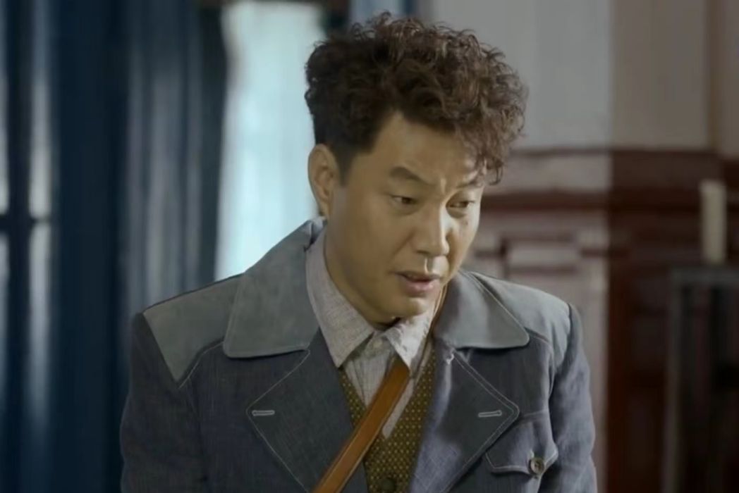 蘇金貴(抗戰劇《硬骨頭》中的反派角色,由褚峰飾演。) 蘇金貴(抗戰劇《硬骨頭》中的反派角色,由褚峰飾演。)