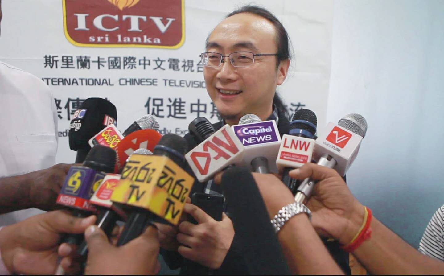 劉繼明作為斯里蘭卡國際中文電視台長接受亞太主流媒體採訪