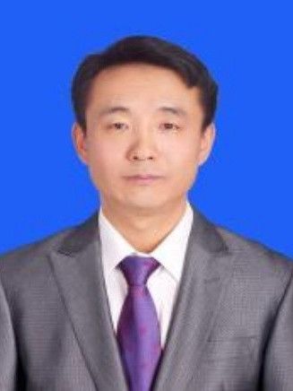 薛飛(甘其毛都口岸黨工委委員、管委會副主任) 薛飛(甘其毛都口岸黨工委委員、管委會副主任)