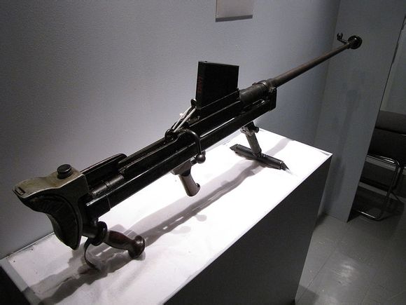 英國博斯反坦克步槍