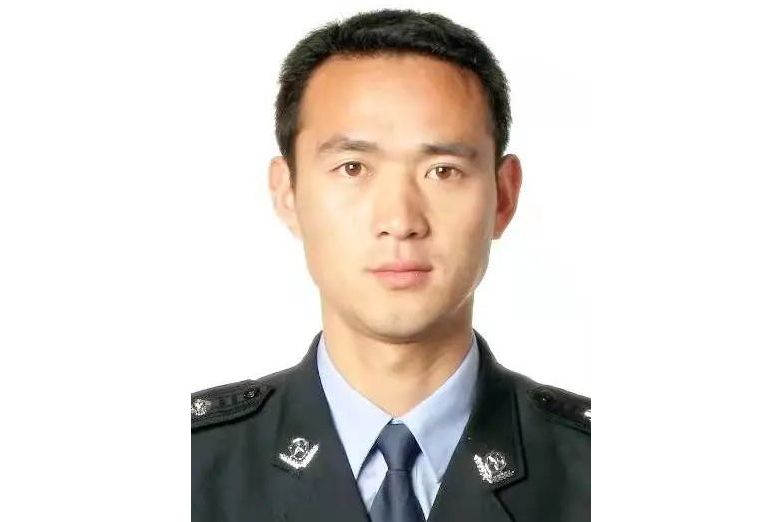 許文軍(江蘇省泗洪縣局刑警大隊七中隊中隊長) 許文軍(江蘇省泗洪縣局刑警大隊七中隊中隊長)