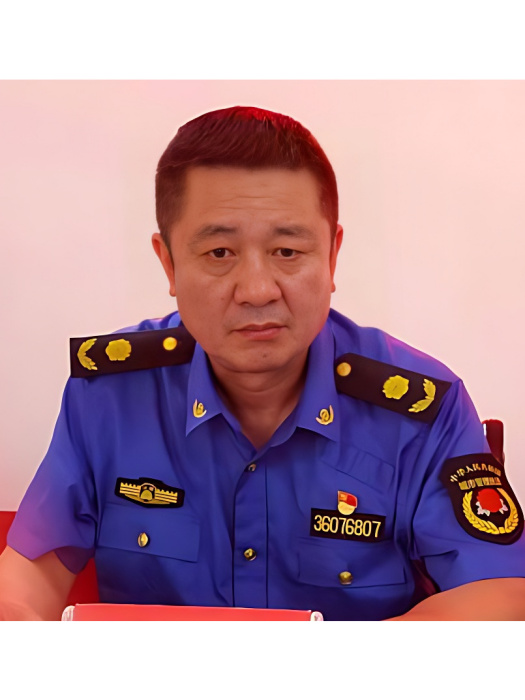 易軍(江西省贛州市于都縣城市管理局市政公用事業服務中心七級職員) 易軍(江西省贛州市于都縣城市管理局市政公用事業服務中心七級職員)