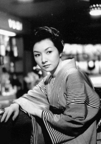 女人步上樓梯時(女人上樓梯時)