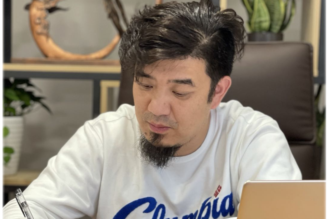 徐徽(紹興市工藝美術行業協會常務理事兼副會長) 徐徽(紹興市工藝美術行業協會常務理事兼副會長)