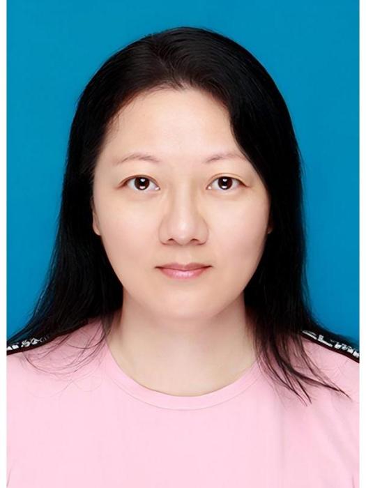 張艷(廣州大學外國語學院副教授)