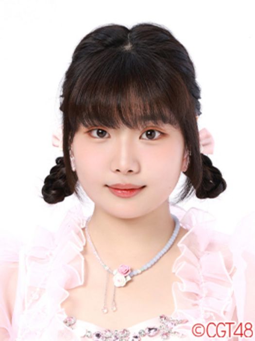 何渝欣 何渝欣