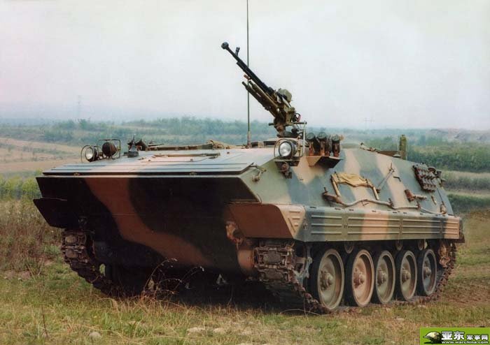 85式裝甲車