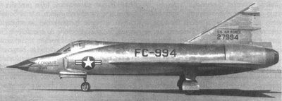YF-102 最初的原型機，座艙蓋比較圓滑