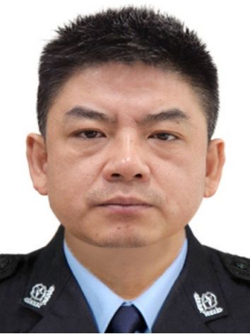 李旭(貴州省畢節市公安局黨委副書記、常務副局長、二級高級警長) 李旭(貴州省畢節市公安局黨委副書記、常務副局長、二級高級警長)