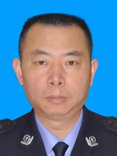 王立業(懷化市公安局交通警察支隊支隊長、三級高級警長) 王立業(懷化市公安局交通警察支隊支隊長、三級高級警長)
