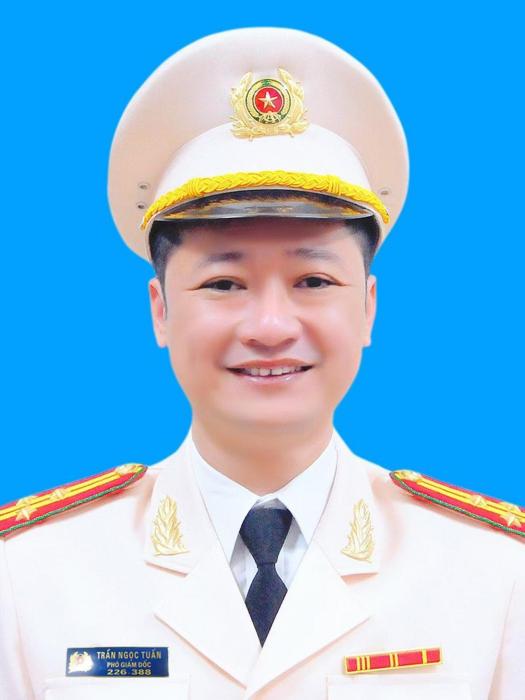 陳玉俊(越南乂安省公安廳副廳長) 陳玉俊(越南乂安省公安廳副廳長)