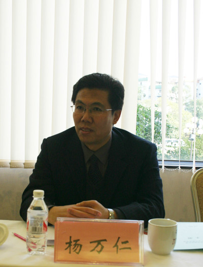 楊萬仁(寧夏回族自治區政府研究室黨組成員、副主任)