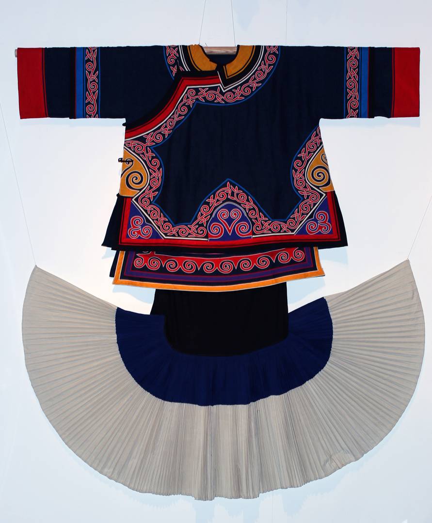 彝族傳統服飾