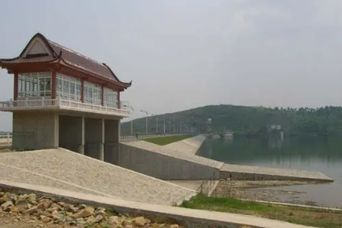 蟠龍湖(河北省承德市寬城滿族自治縣西部湖泊) 蟠龍湖(河北省承德市寬城滿族自治縣西部湖泊)