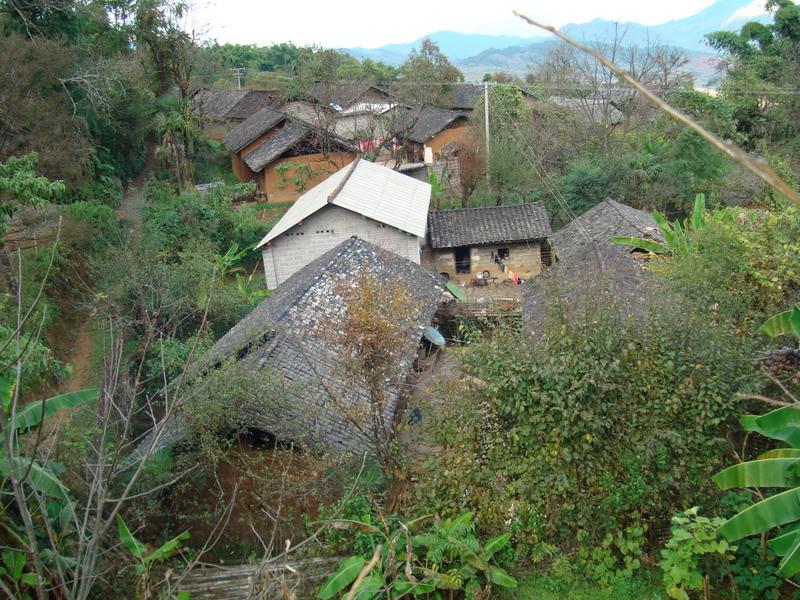 岩岸山村