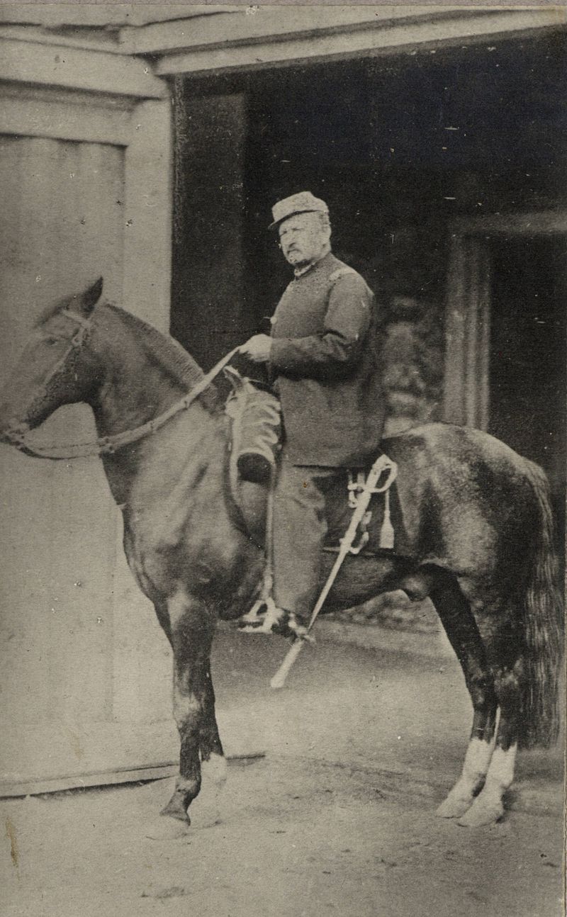 1881年，騎在戰馬上的巴克達諾