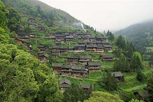 登魯村 登魯村
