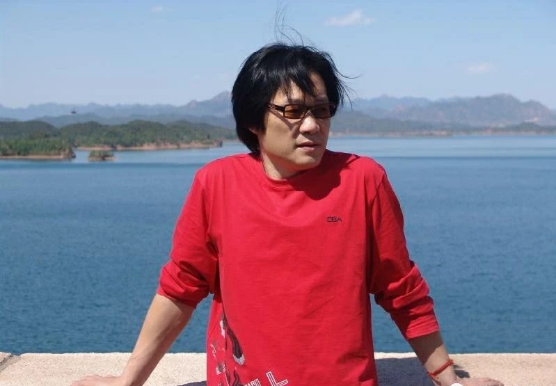 哨兵(2007年度《人民文學》新浪潮詩歌獎得主) 哨兵(2007年度《人民文學》新浪潮詩歌獎得主)