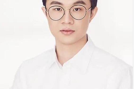 李行健(湖南省電視藝術家協會製片委員會副會長) 李行健(湖南省電視藝術家協會製片委員會副會長)