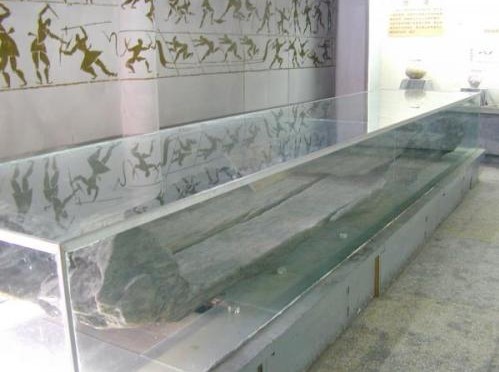 寶輪船棺葬