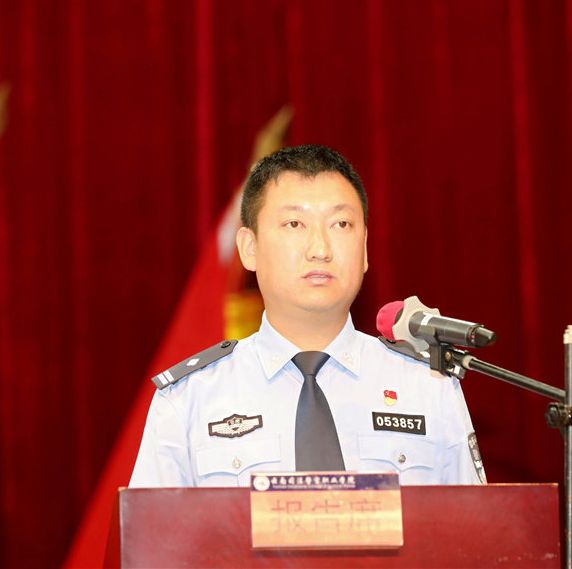 張子兵(雲南省臨滄市交警支隊直屬大隊副大隊長) 張子兵(雲南省臨滄市交警支隊直屬大隊副大隊長)