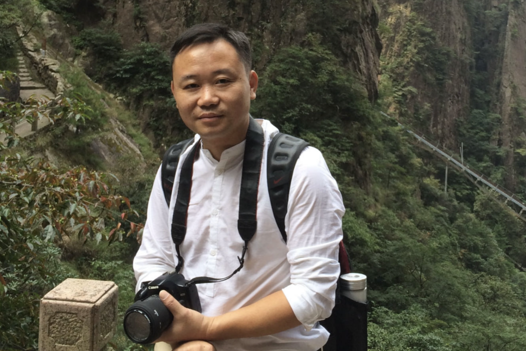 朱劍輝(澤青堂陶瓷主理人,景德鎮市非物質文化遺產傳承人) 朱劍輝(澤青堂陶瓷主理人,景德鎮市非物質文化遺產傳承人)
