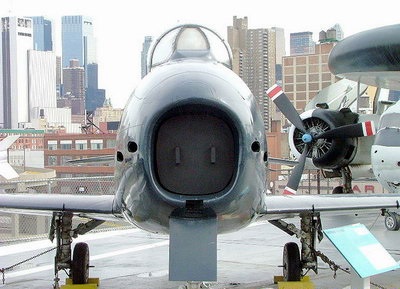 生產型 FJ-3 擴大了進氣口