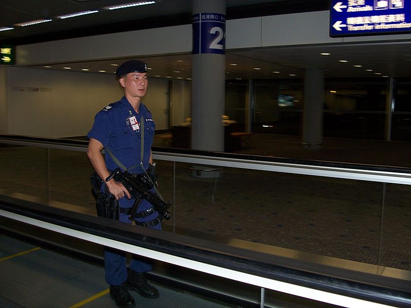 機場特警組巡邏中
