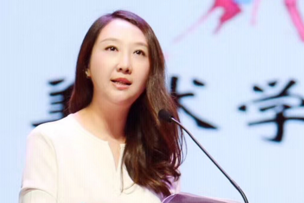 羅燕(重慶師範大學美術學院副教授) 羅燕(重慶師範大學美術學院副教授)