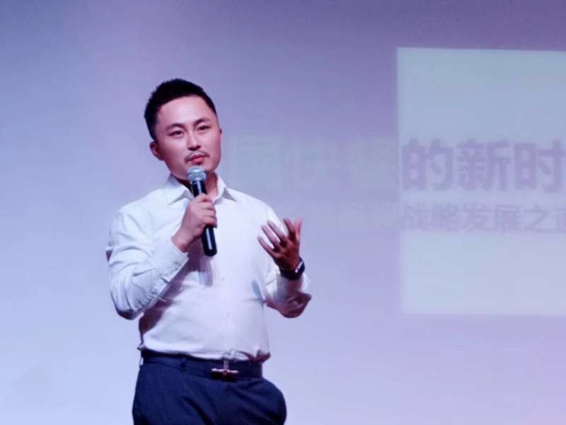 束小龍 束小龍