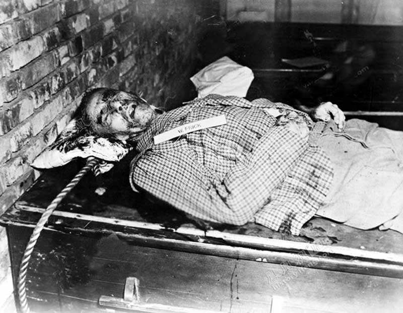 威廉·弗利克被絞死後的屍體
