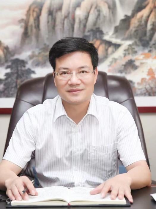 楊宏偉(湖南陽光華天旅遊發展集團有限責任公司黨委書記、董事長、華天酒店集團股份有限公司董事長) 楊宏偉(湖南陽光華天旅遊發展集團有限責任公司黨委書記、董事長、華天酒店集團股份有限公司董事長)