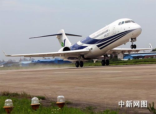 ARJ21-700完成首次城際飛行