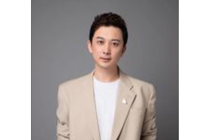 張大鵬(上海戲劇學院播音主持系副教授) 張大鵬(上海戲劇學院播音主持系副教授)