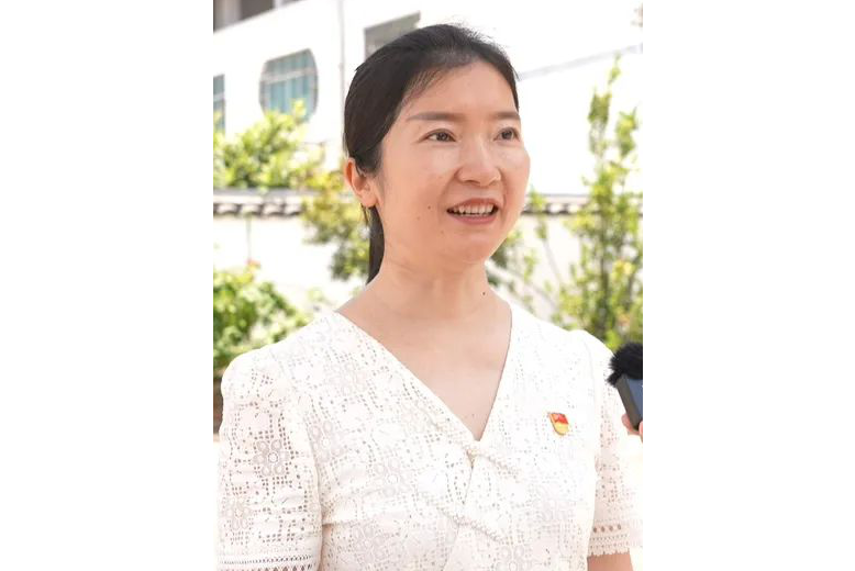 熊曉梅(江西省贛州市于都縣文化廣電旅遊局副局長) 熊曉梅(江西省贛州市于都縣文化廣電旅遊局副局長)