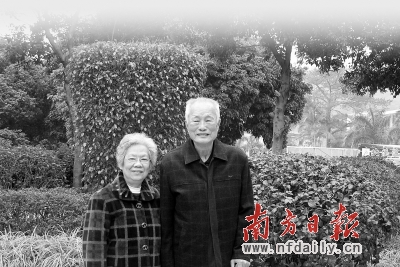 2011年春，林若與妻子彭惠蘭合影