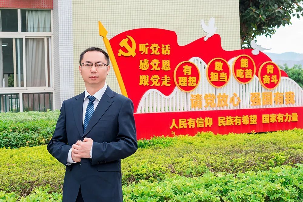 盧勇(攀枝花市第三高級中學校教師) 盧勇(攀枝花市第三高級中學校教師)