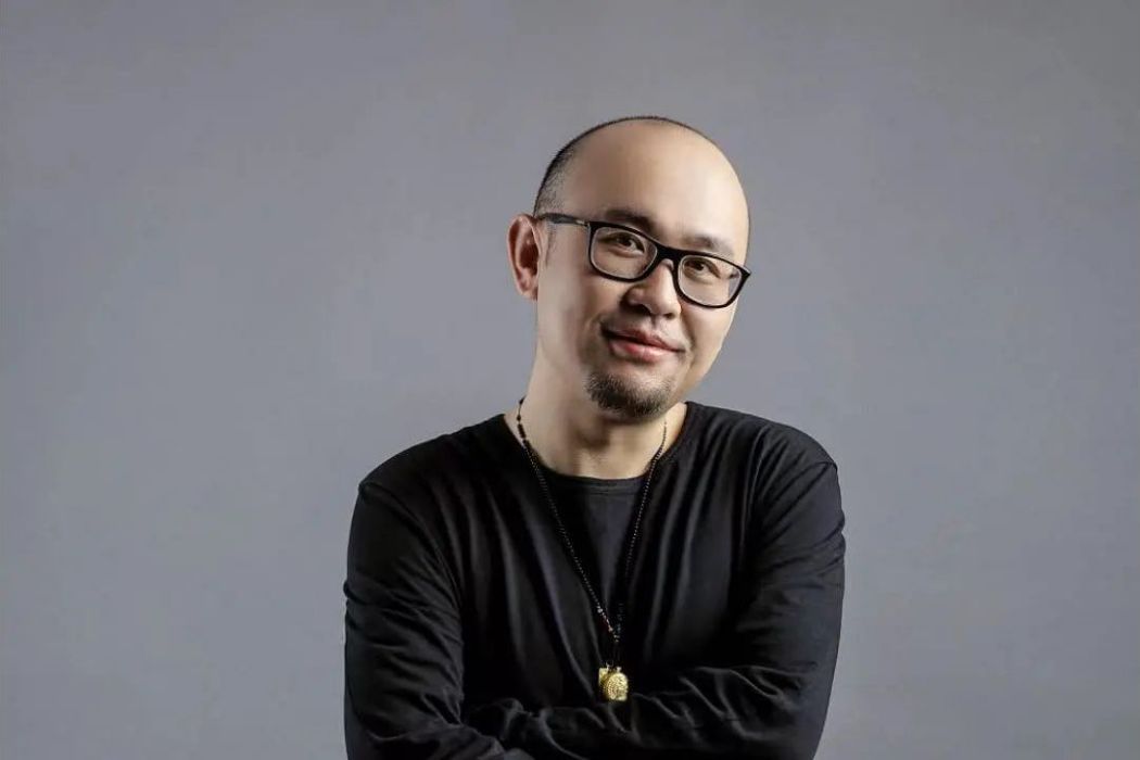 肖睿(內蒙古作家協會副主席,中國作協會員) 肖睿(內蒙古作家協會副主席,中國作協會員)