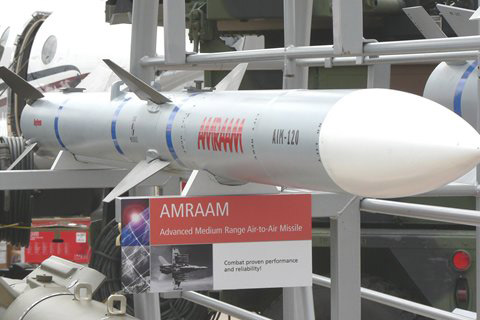 AIM-120中程空對空飛彈