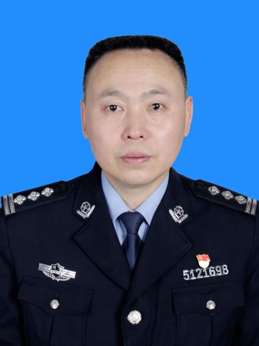 劉青松(四川省攀西監獄教育改造科副科長、四級高級警長) 劉青松(四川省攀西監獄教育改造科副科長、四級高級警長)