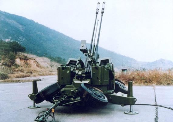 瑞士GDF-002式35毫米雙聯牽引式高炮