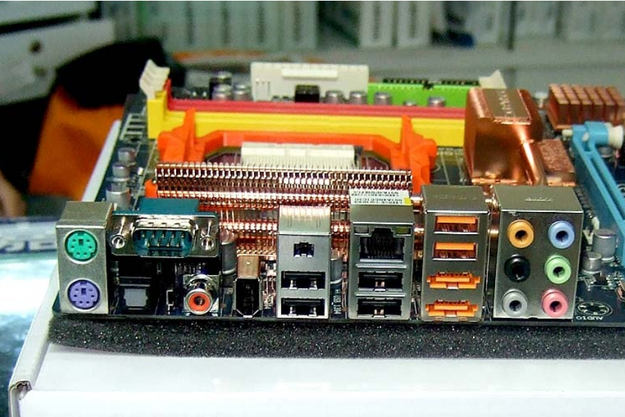 技嘉GA-MA790FX-DS5 技嘉GA-MA790FX-DS5