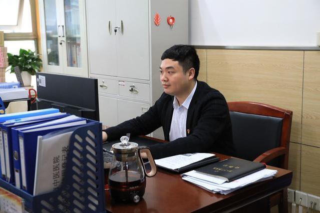 劉政(湖南省郴州市中醫醫院團委書記) 劉政(湖南省郴州市中醫醫院團委書記)