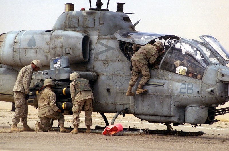 伊拉克戰爭中，部署在前進基地的AH-1W