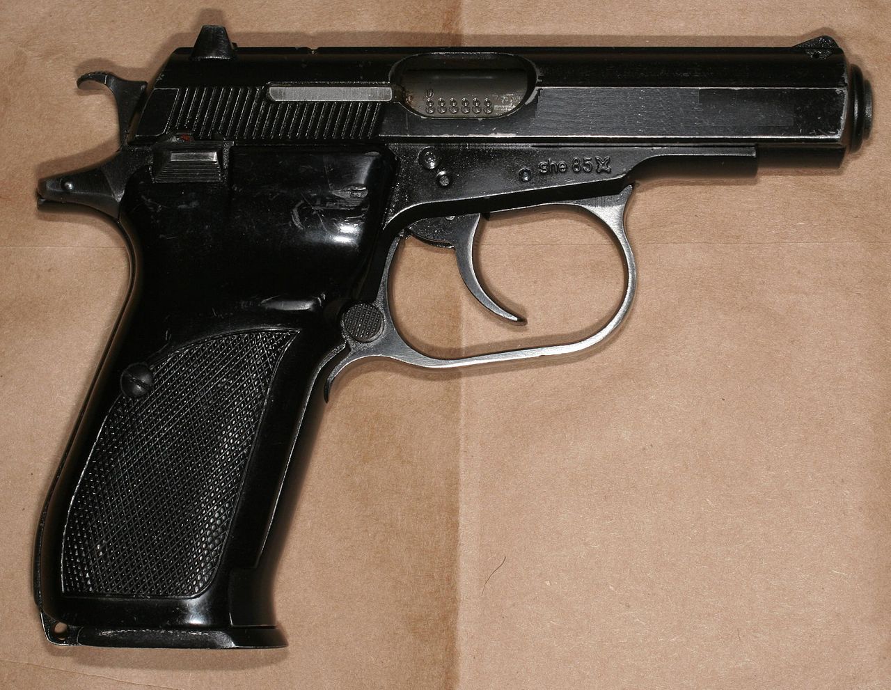 前捷克斯洛伐克CZ82式9mm手槍(捷克CZ82式手槍)