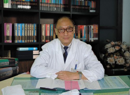 廣東省中醫院教授、主任醫師黃憲章