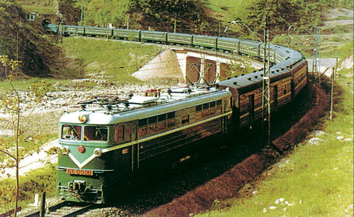 6Y1型0006號機車運行在寶成鐵路
