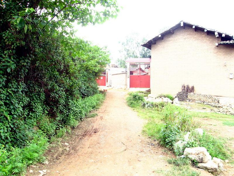 小凹村(雲南省紅河州彌勒縣朋普鎮下轄村) 小凹村(雲南省紅河州彌勒縣朋普鎮下轄村)
