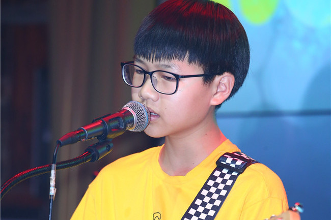 張楊(全國最小音樂製作人、小歌手) 張楊(全國最小音樂製作人、小歌手)
