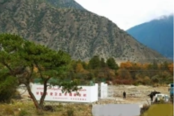 玉松村(西藏米林縣裡龍鄉轄行政村) 玉松村(西藏米林縣裡龍鄉轄行政村)